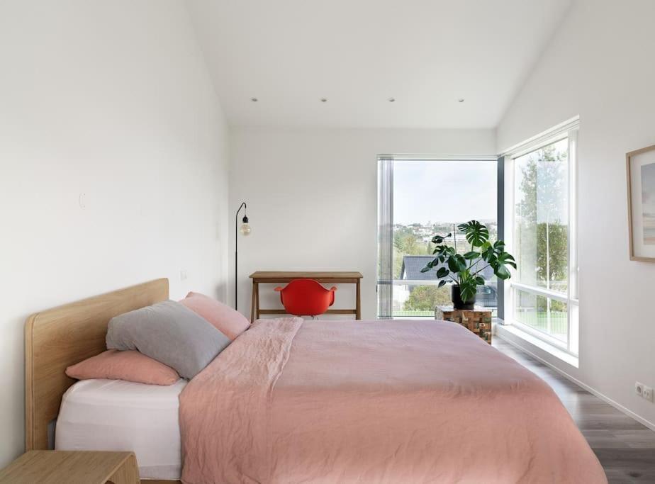 Modern Luxury Apartment - Ocean & Mountain Views 레이캬비크 외부 사진