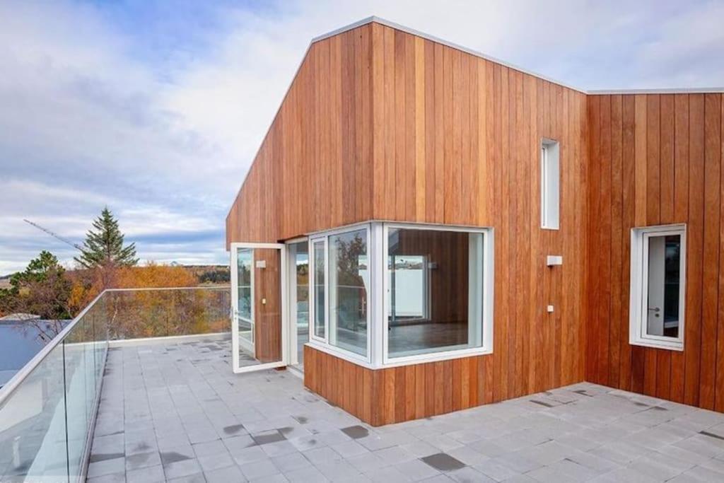Modern Luxury Apartment - Ocean & Mountain Views 레이캬비크 외부 사진