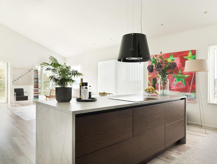 Modern Luxury Apartment - Ocean & Mountain Views 레이캬비크 외부 사진